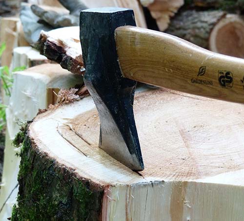 North-Richland-Tree-Service-Experts-axe-on-stump